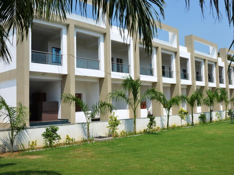 Banyan Paradise Resort Вадодара Екстериор снимка